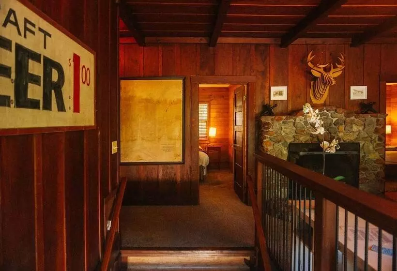 Hotelli Johnson S Beach Cabins And Campground