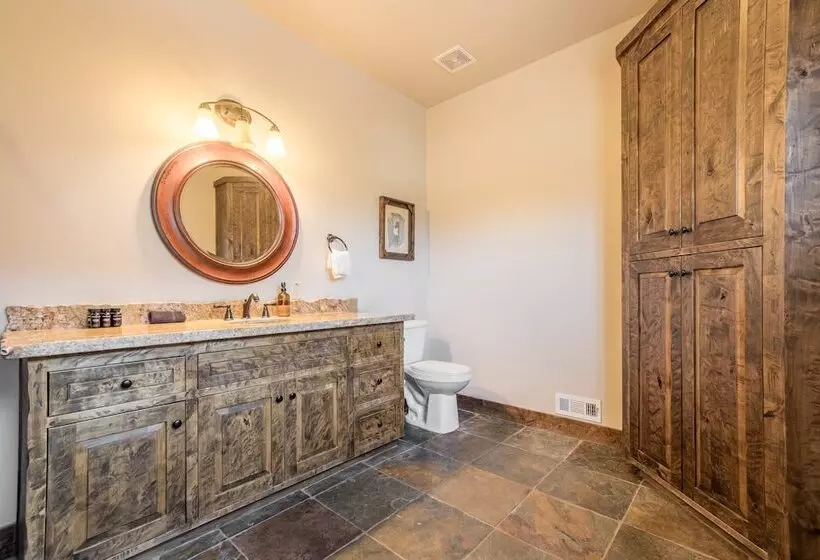 Lakefront Lodge By Avantstay Lakefront Cabin W/ Hot Tub