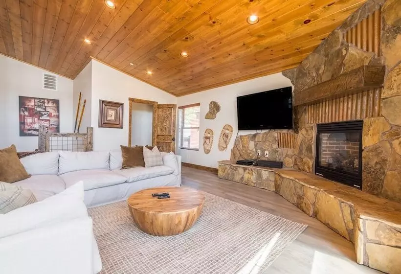 Lakefront Lodge By Avantstay Lakefront Cabin W/ Hot Tub