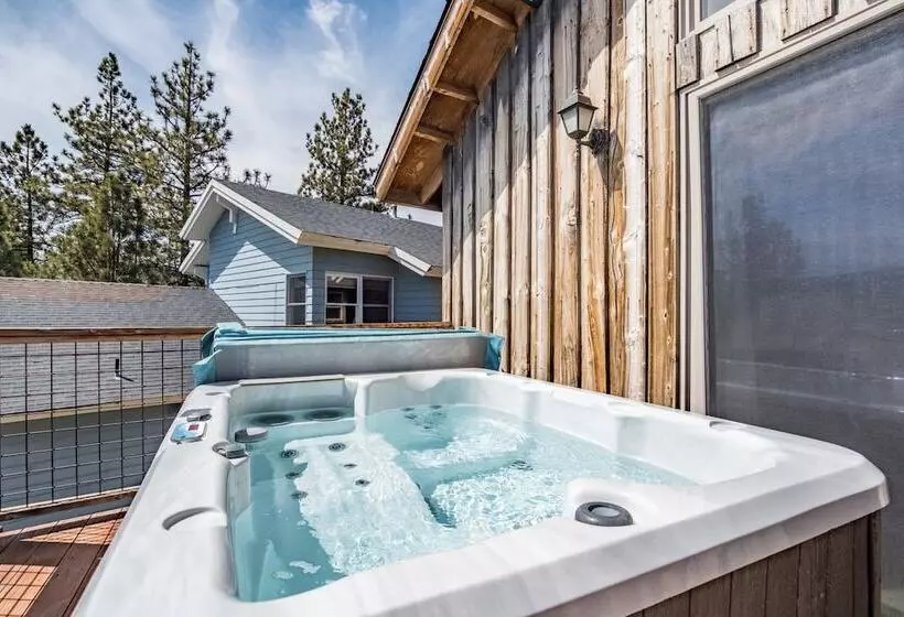 Lakefront Lodge By Avantstay Lakefront Cabin W/ Hot Tub