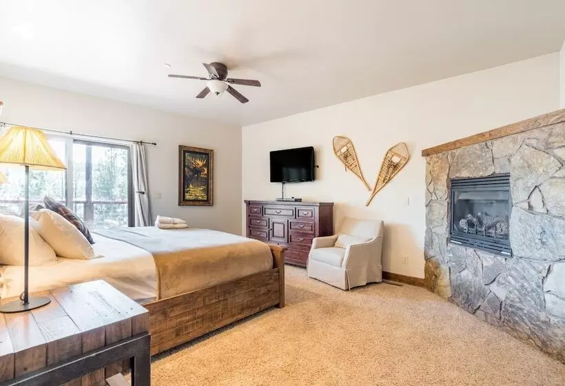 Lakefront Lodge By Avantstay Lakefront Cabin W/ Hot Tub