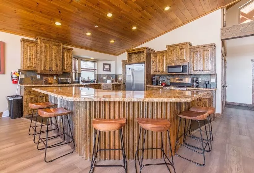 Lakefront Lodge By Avantstay Lakefront Cabin W/ Hot Tub
