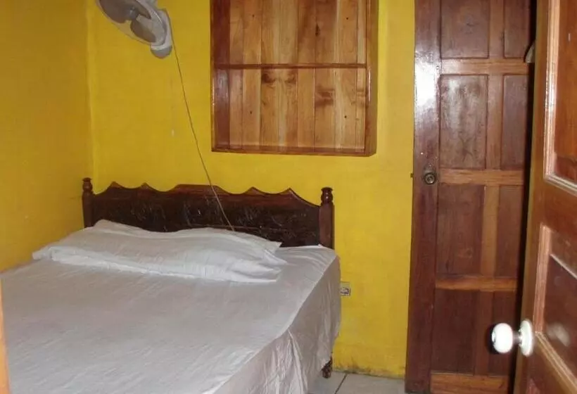 ユースホステル Hostal Brisas Y Olas