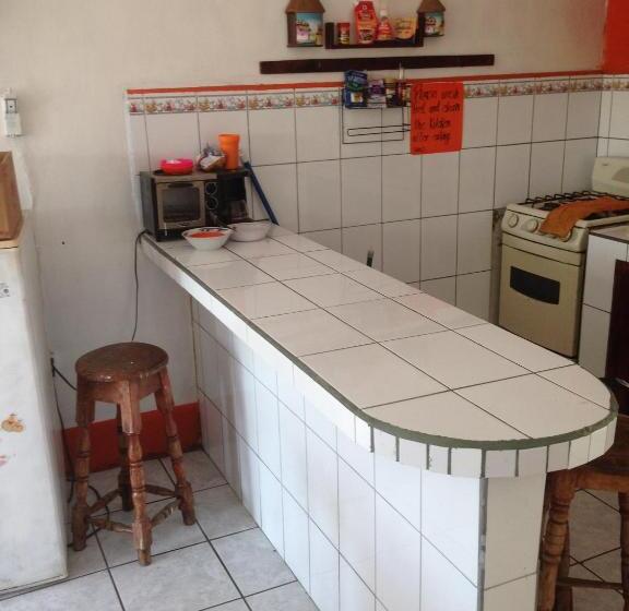 هاستل Hostal Brisas Y Olas