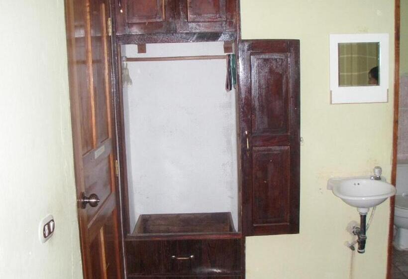 هاستل Hostal Brisas Y Olas