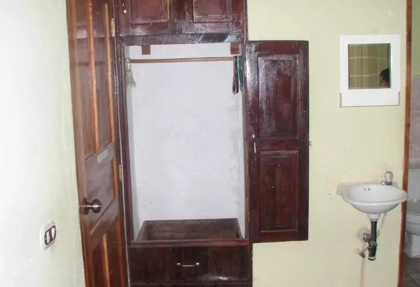 ユースホステル Hostal Brisas Y Olas