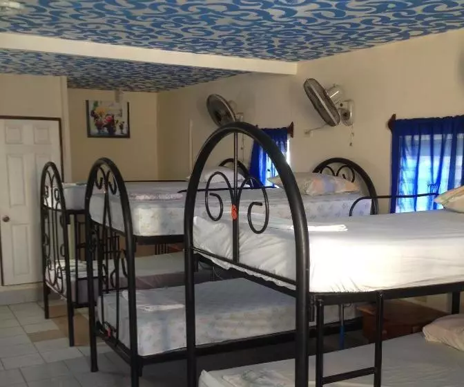 ユースホステル Hostal Brisas Y Olas