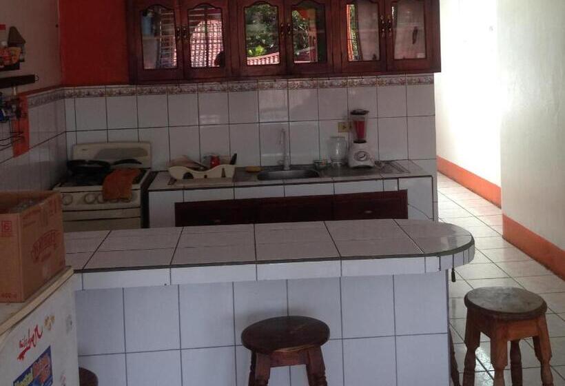 هاستل Hostal Brisas Y Olas