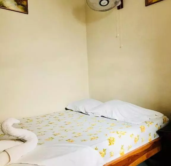 ユースホステル Hostal Brisas Y Olas