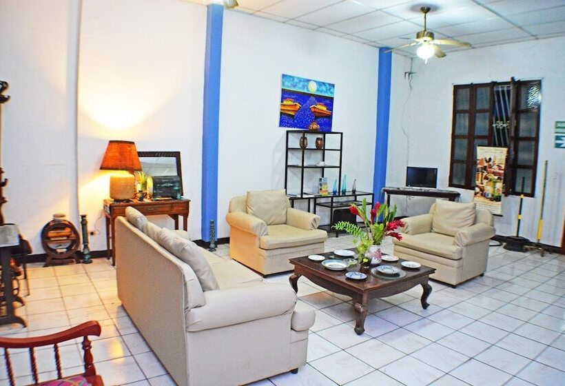 هاستل Hostal Del Pacifico