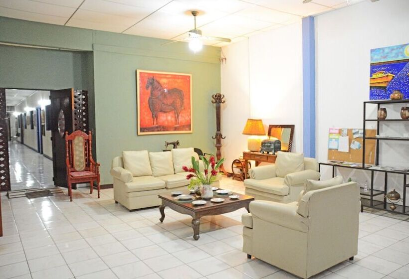 هاستل Hostal Del Pacifico