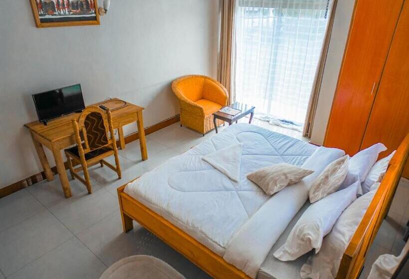 Общежитие Runako Lodge