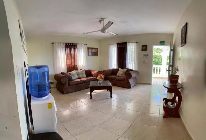 El Malecon B&b