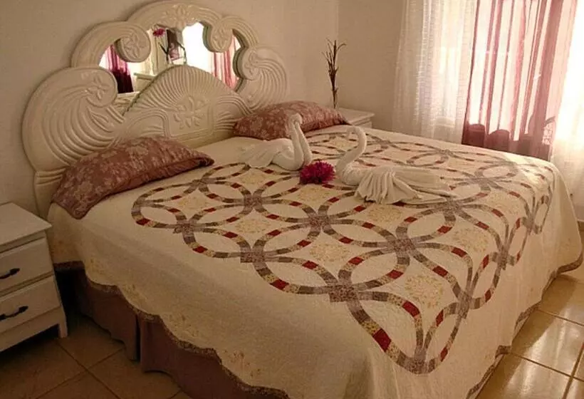 El Malecon B&b