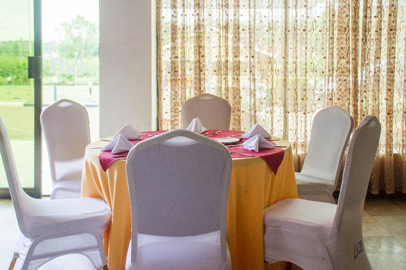 בית מלון כפרי Lake View Resort