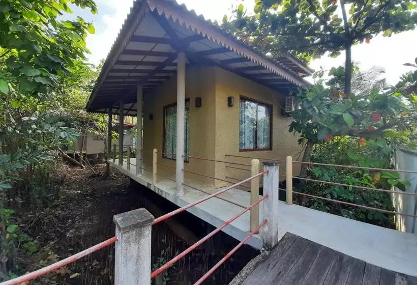 تختخواب و صبحانه Mass Eco Cabana Yoga & Spa   Unawatuna