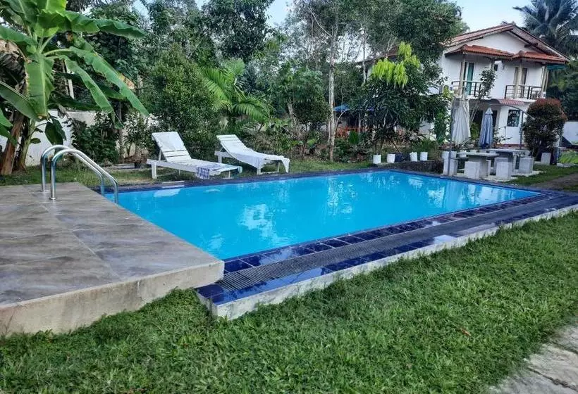 تختخواب و صبحانه Mass Eco Cabana Yoga & Spa   Unawatuna