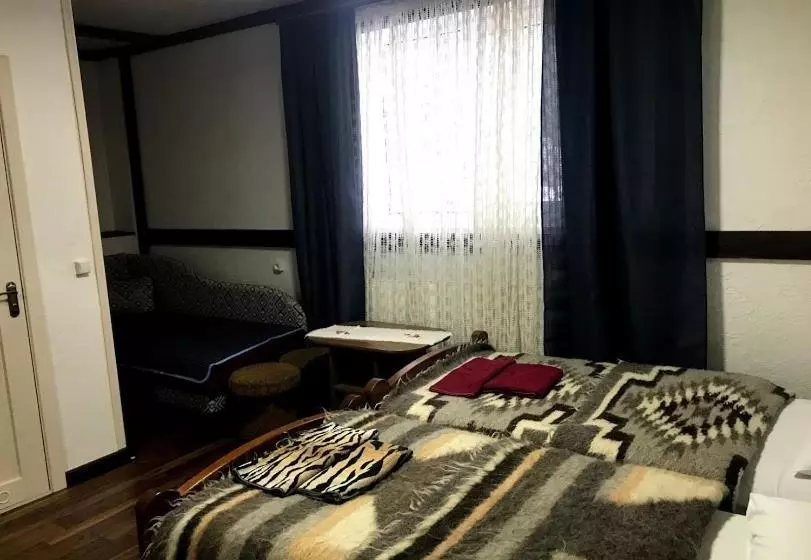 Fayniy Motel