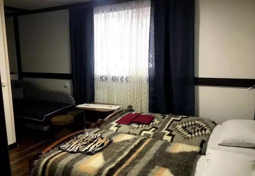Fayniy Motel