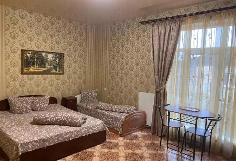 Hotelli 4 Seasons
