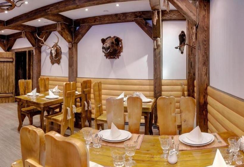 فندق Forest House