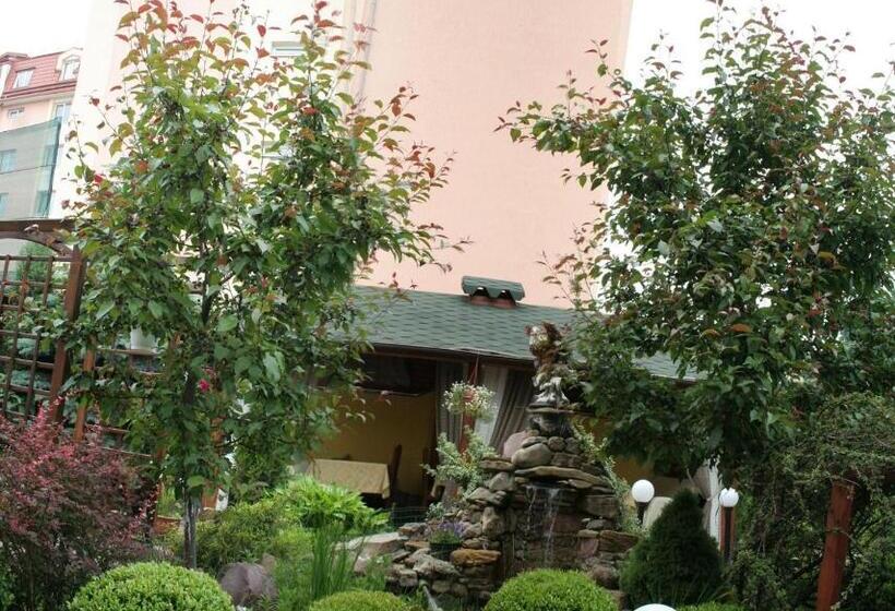 فندق Rayske Yabloko