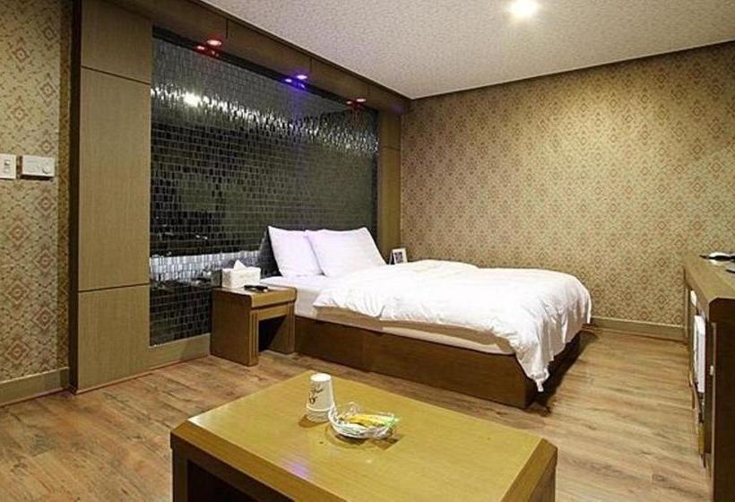 Motel Q Chuncheon