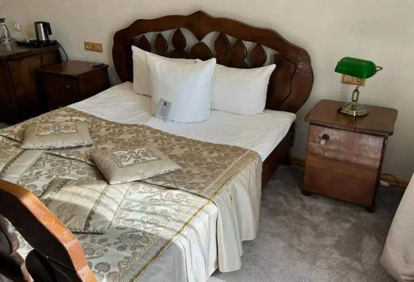Stara Pravda Hotel   History