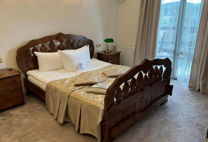 Stara Pravda Hotel   History