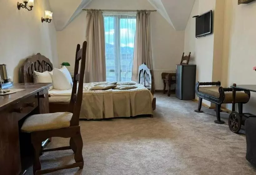 Stara Pravda Hotel   History