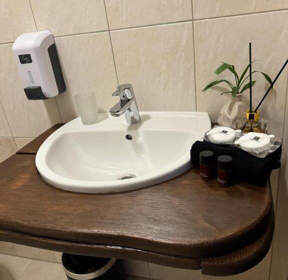 Stara Pravda Hotel   History