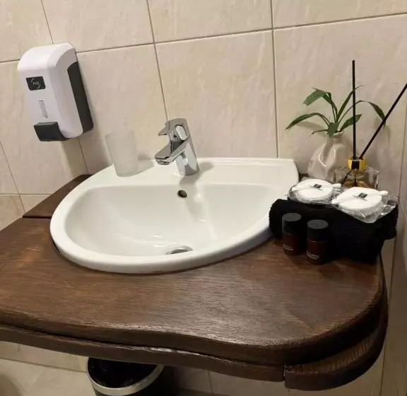 Stara Pravda Hotel   History