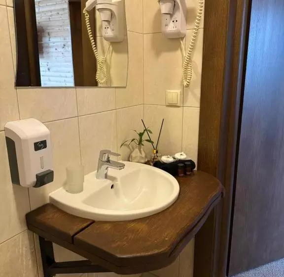 Stara Pravda Hotel   History
