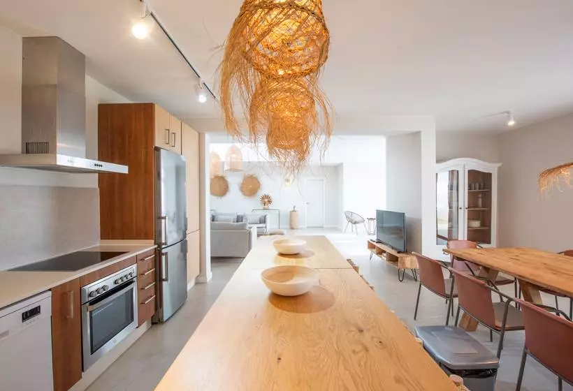 Ereza The White Homes