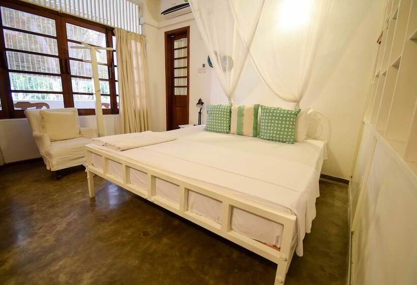 Bed and Breakfast Charming White Room