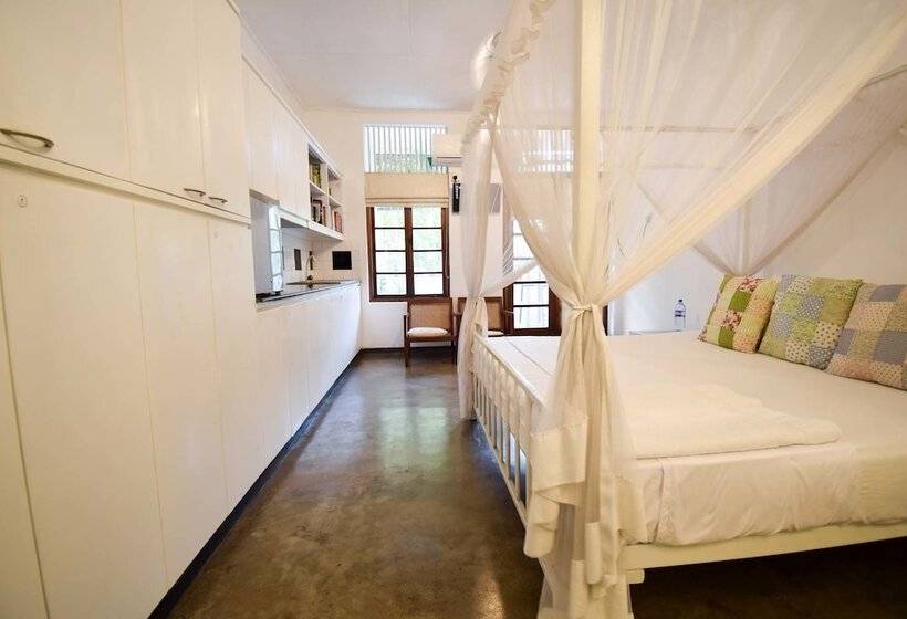 Bed and Breakfast Charming White Room