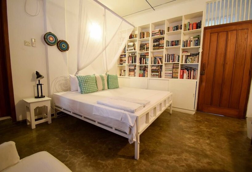 Bed and Breakfast Charming White Room