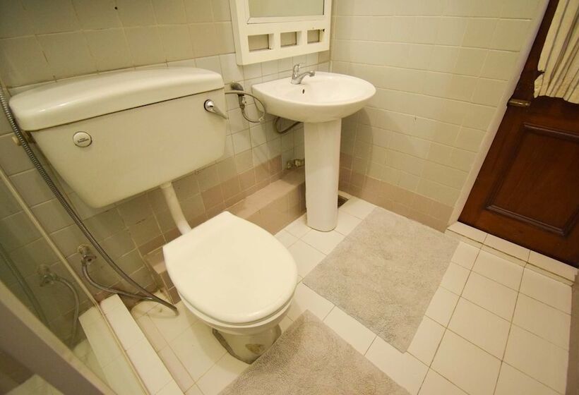 Bed and Breakfast Charming White Room