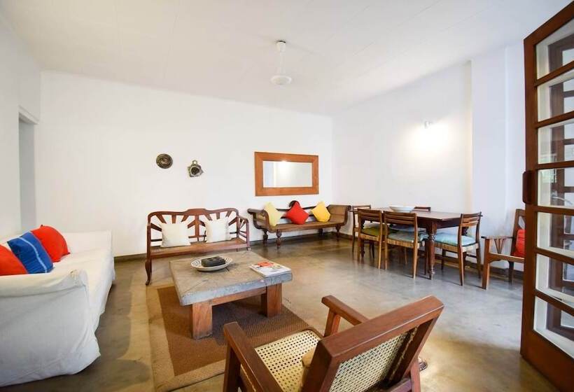 Bed and Breakfast Charming White Room