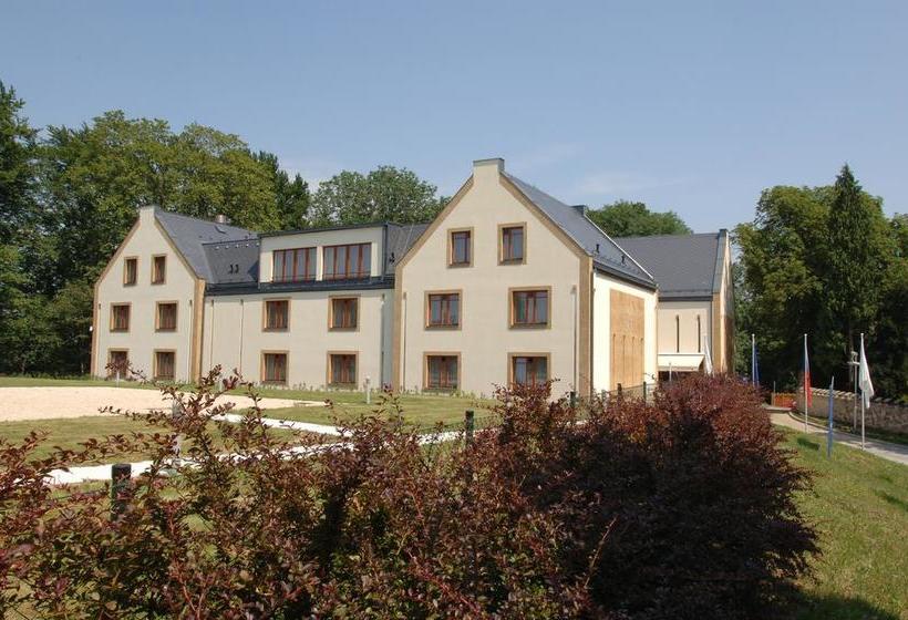 Ea Zámecký Hotel Sychrov