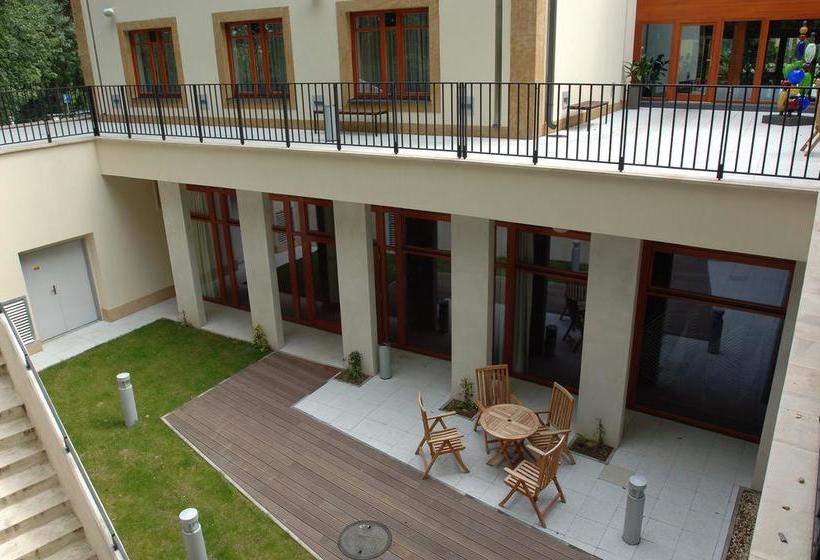 Ea Zámecký Hotel Sychrov