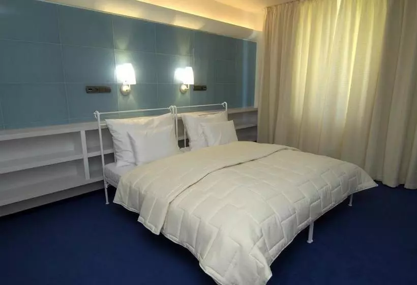 Ea Zámecký Hotel Sychrov