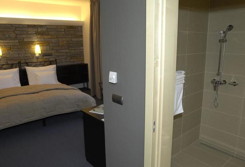 Ea Zámecký Hotel Sychrov