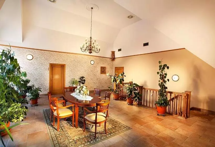 Hotelli Akademie A Depandance Vila Jarmila