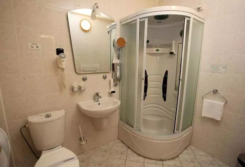 Hotel širák