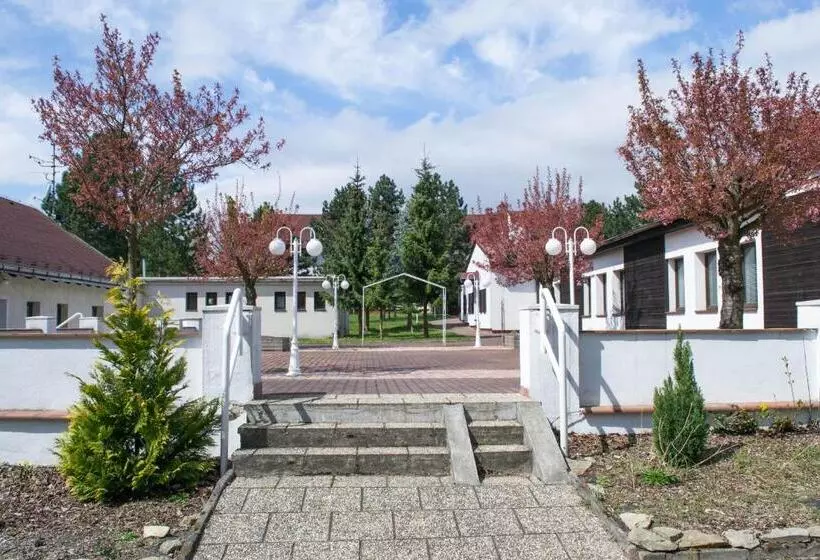 Hotel širák