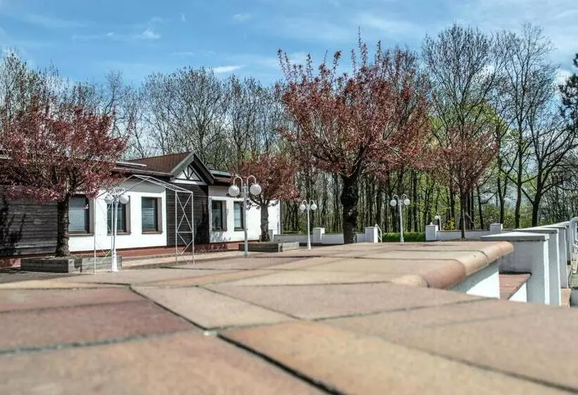 Hotel širák