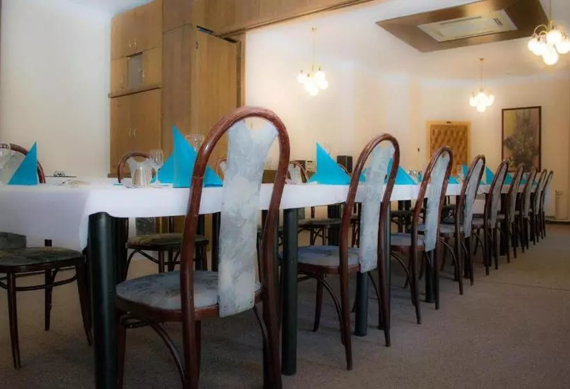 Hotel širák