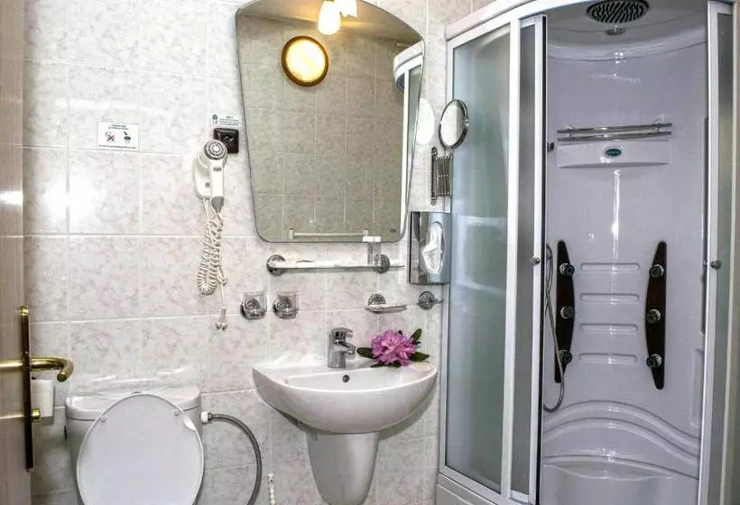 Hotel širák
