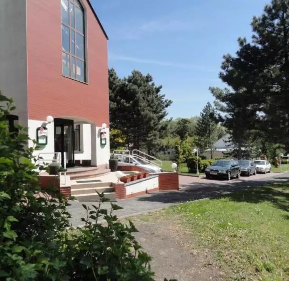 Hotel širák